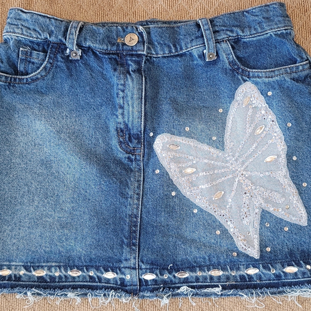 Cell Jean's Wear Dean Mini Skirt. Waist 32", length, 14"